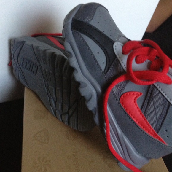 Grey & Red - Picture 2 of 3