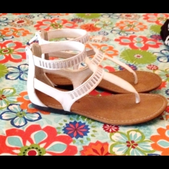 🎉SOLD LOCAL🎉White Gladiator Sandals