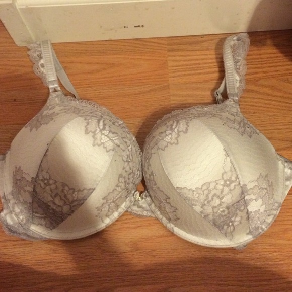 NWOT Victoria's Secret Bombshell bra
