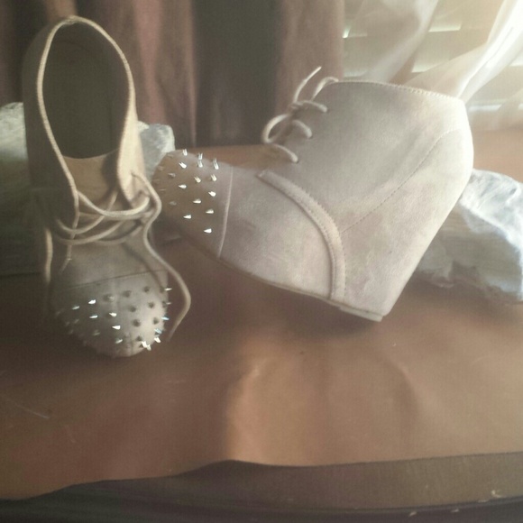 Taupe suede booties
