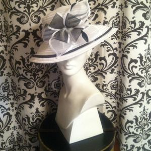 Black/White Down Brim