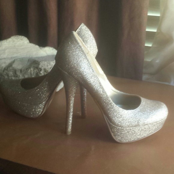 Gold sparkling party heals - Picture 1 of 3