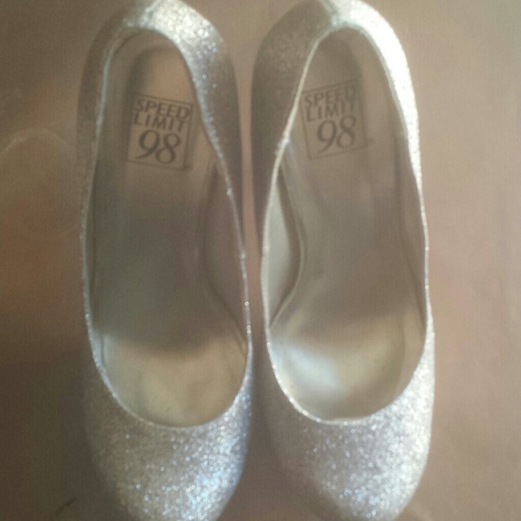 Gold sparkling party heals - Picture 3 of 3