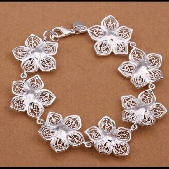 💰💰💰 925 Silver Flowers Bracelet