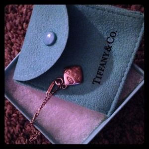 Tiffany co diamond shape necklace