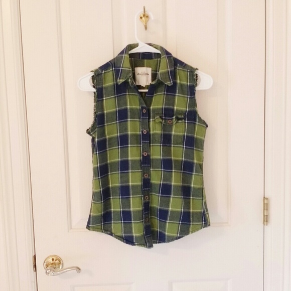 Sleeveless plaid shirt