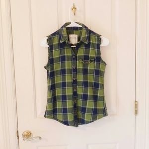 Sleeveless plaid shirt