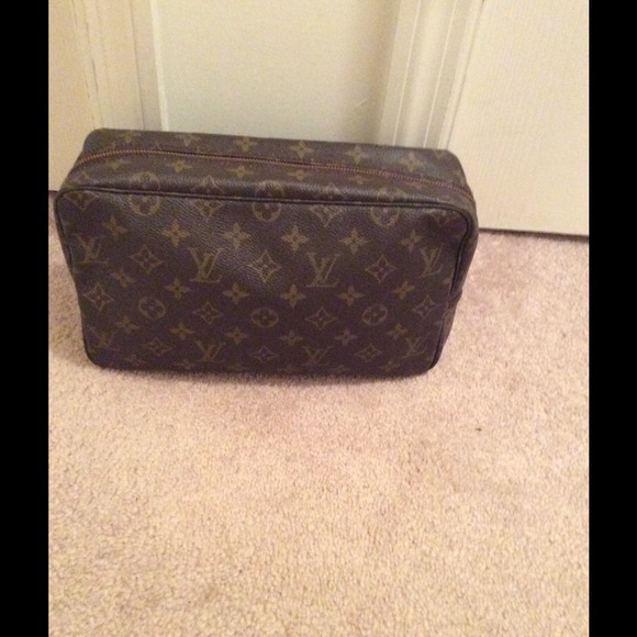 Louis Vuitton Clutches & Wallets - Authentic LV Trousseau Toilette 28 Monogram Pouch.
