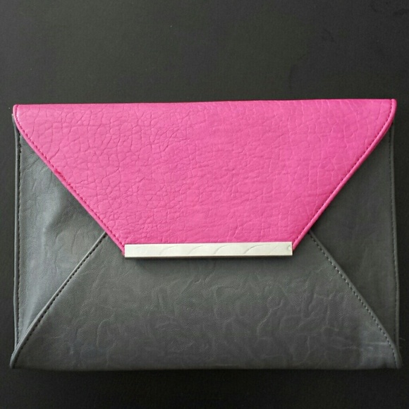 Nila Anthony Clutches & Wallets - //HP// Nila Anthony Envelope Clutch