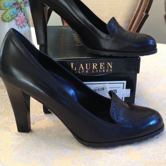 Sold to @mskat537 🎉HP!🎉Ralph Lauren leather pump - Picture 2 of 3