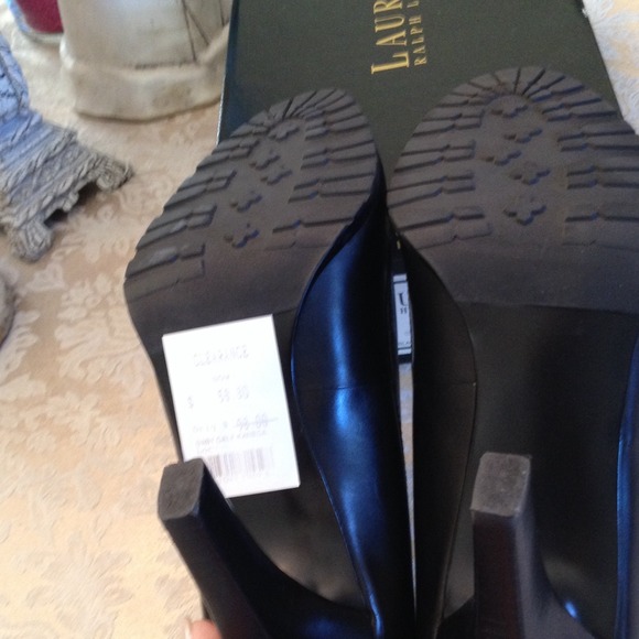 Sold to @mskat537 🎉HP!🎉Ralph Lauren leather pump - Picture 3 of 3