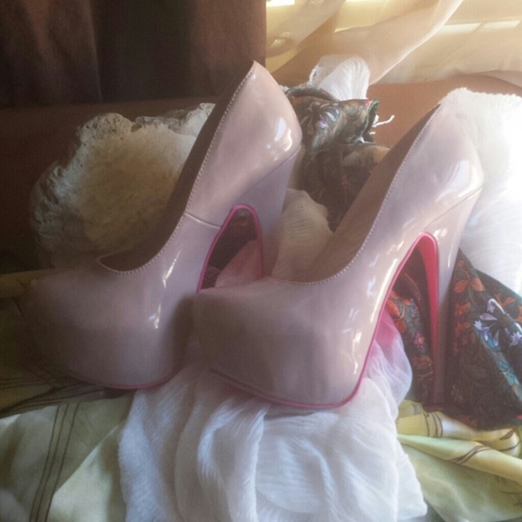 Nude/Neon Fuchsia heals - Picture 1 of 4