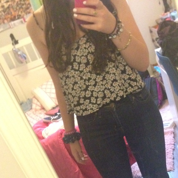 Brandy Melville daisy tank - Picture 2 of 2