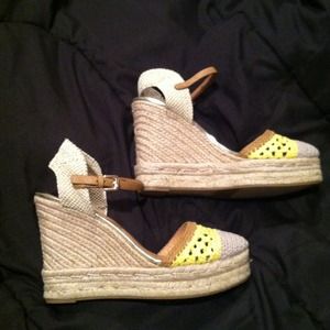 🔴sold🔴Coach beige and yellow wedge with leather