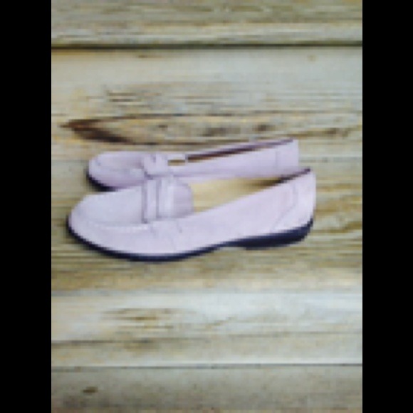 Lavender suede loafer