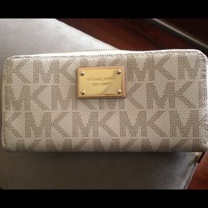 Michael kors wallet