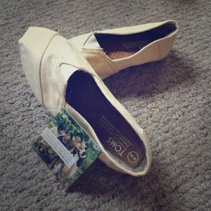 NWT Cream Toms NEVER WORN
