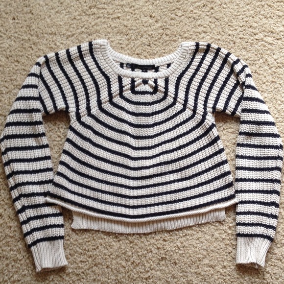 Anthropologie Sweaters - Partisan J Kincaid cropped navy and beige sweater