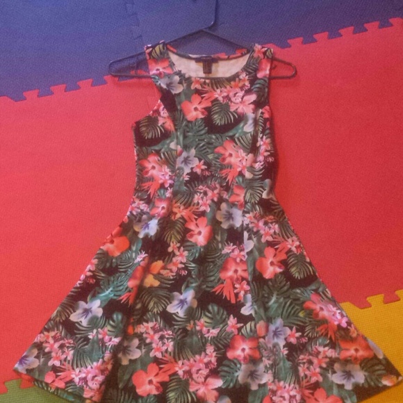 Summer dress - Picture 1 of 1