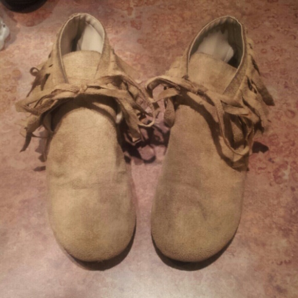 Fringe moccasins