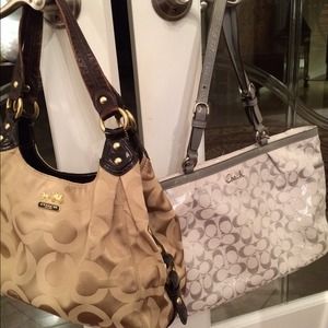 2 purses. BUNDLE FOR PATTIE