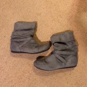 Ankle grey suede boots