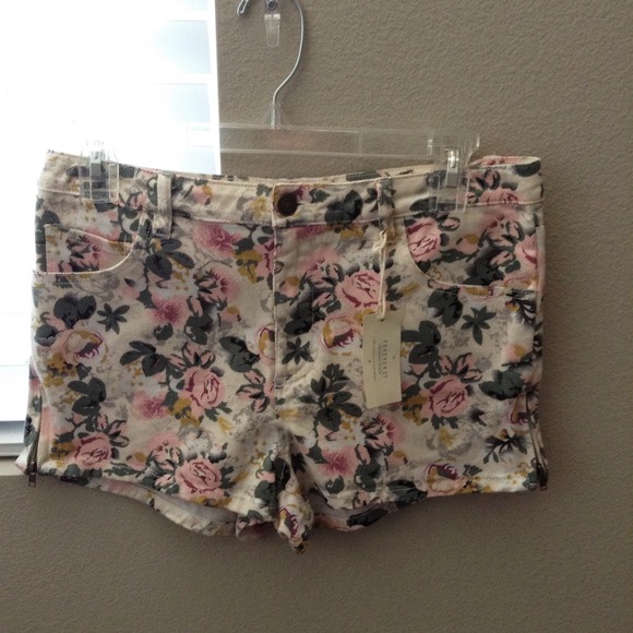 Bnwt floral shorts