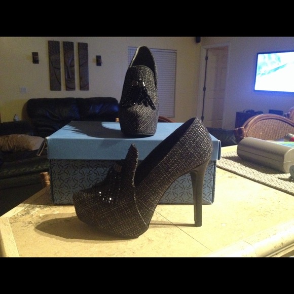 Simply Vera plaid heels.