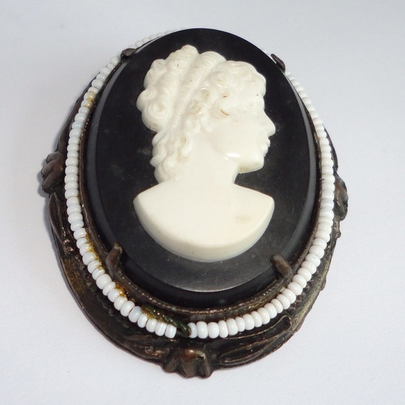 PJC Jewelry - Large Faux Ivory & Ebony Carved Cameo Brooch Pin