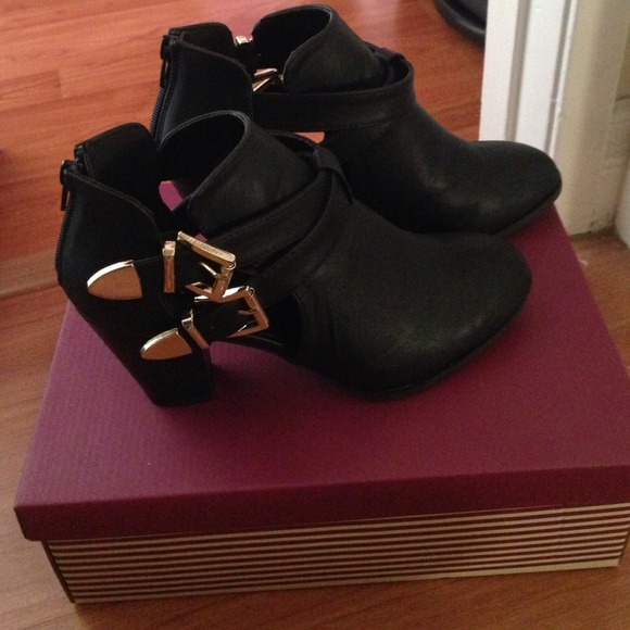 ❌SOLD❌Black booties