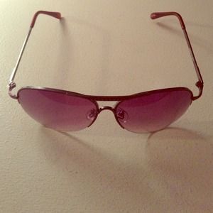 Loose sunglasses wear