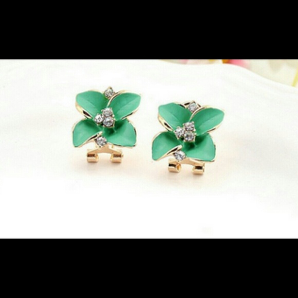 💰💰💰Flower Stud Earrings