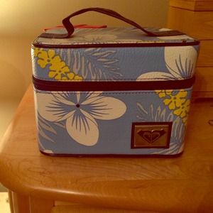Roxy travel make up box