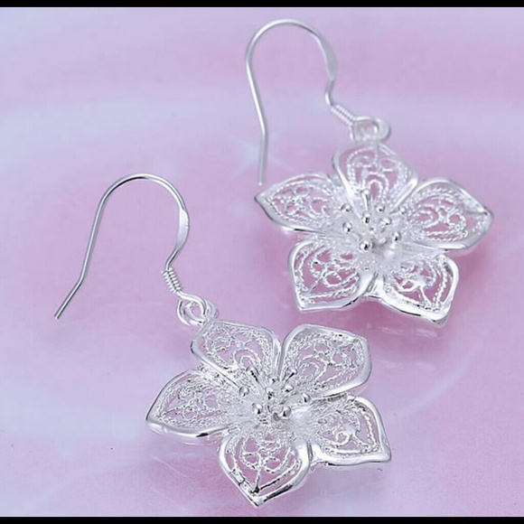 💰💰💰925 Silver Flowers Earrings