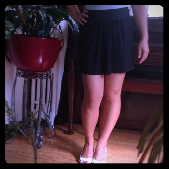 BLACK MINI SKIRT - Picture 1 of 3