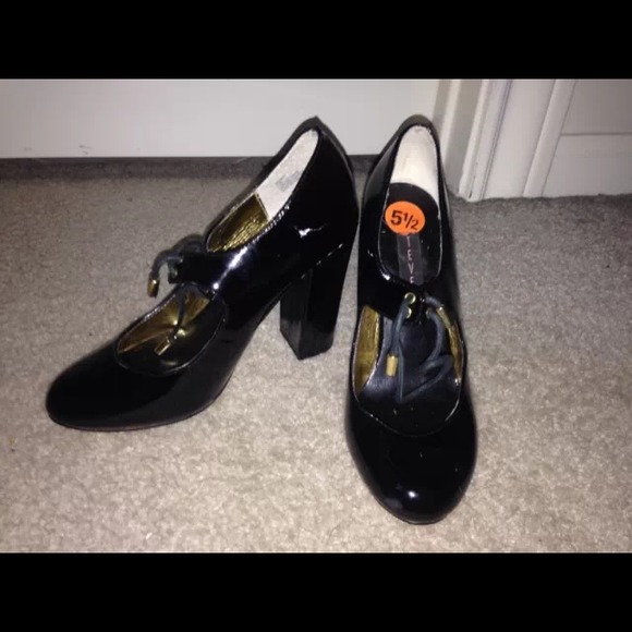 Steve Madden Mary Janes - Picture 1 of 2