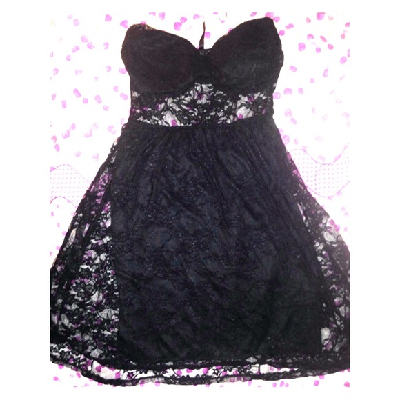 BRAND NEW- BLACK LACY SWEETHEART DRESS 🌹