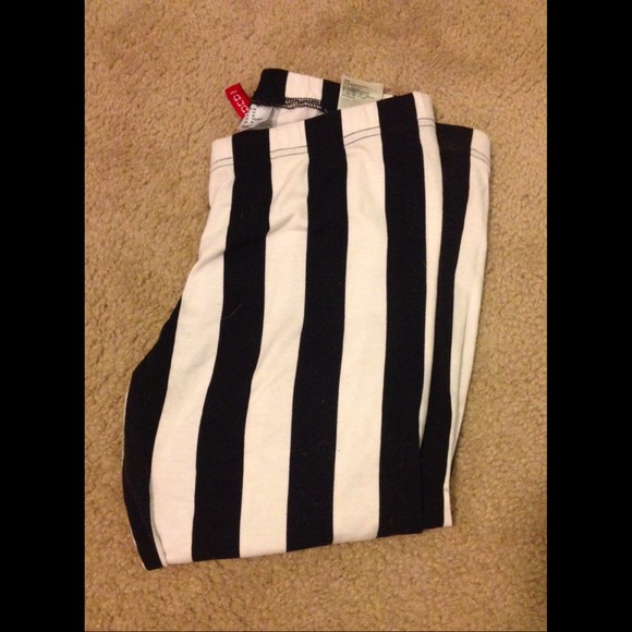 🔲Pinstripe leggings🔳