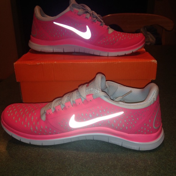 NEVER WORN Nike free run 3.0, pink size 9.5