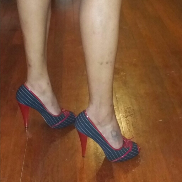 Shoes - Picture 3 of 4