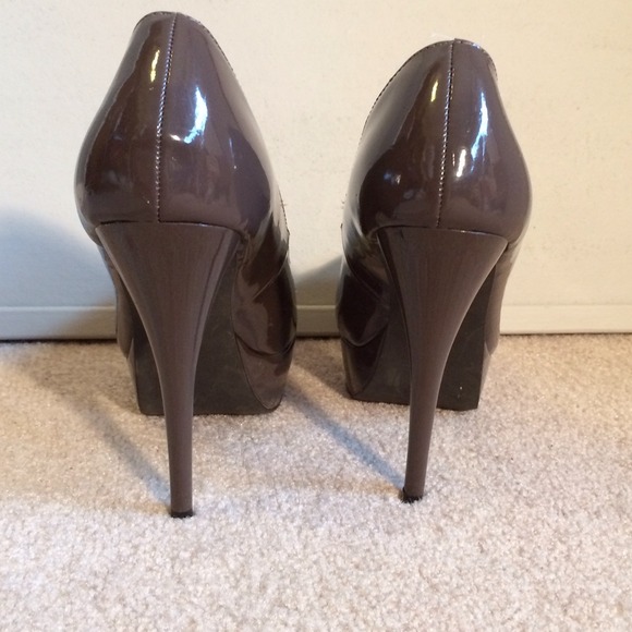 ❌ Bundled ❌ Grey Heels - Picture 2 of 4