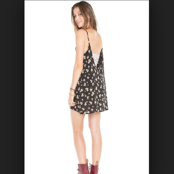 Brandy Melville Lynette dress