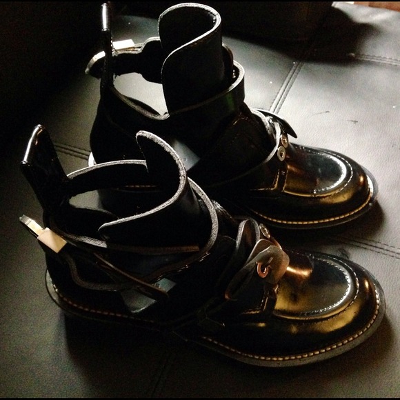 🚫SOLD🚫Authentic Balenciaga Cut Out CEINTURE Boot - Picture 2 of 4