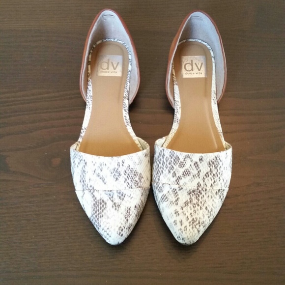 ***Sold in Bundle*** Dolce Vita snake print flats - Picture 2 of 4