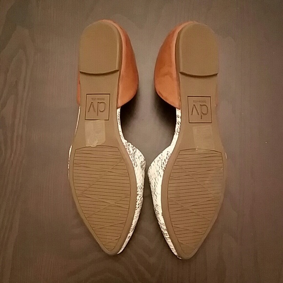 ***Sold in Bundle*** Dolce Vita snake print flats - Picture 4 of 4