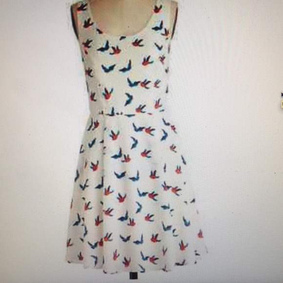 SOLD! NWOT Modcloth Ivory Skies small - Picture 2 of 3