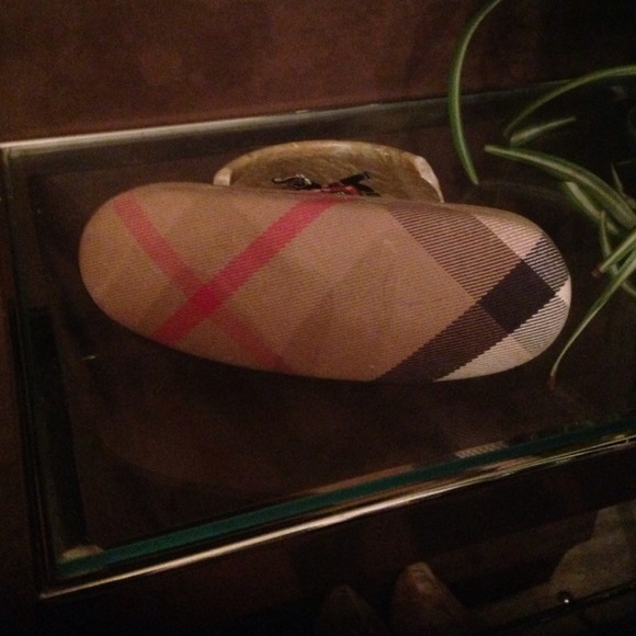 😎 Burberry  sunglasses case👓