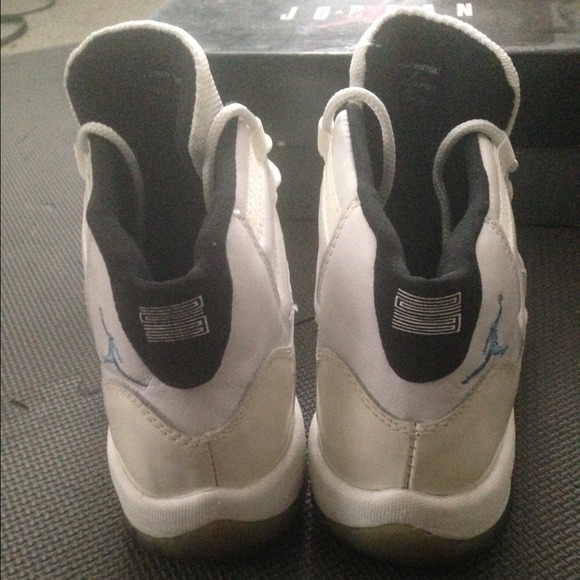 🚫SOLD🚫 OG Jordan Columbia 11 sneakers - Picture 3 of 4