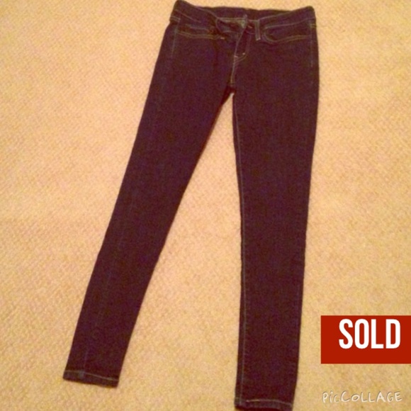 SOLD Size 7 M Levi's skinny jean worn once
