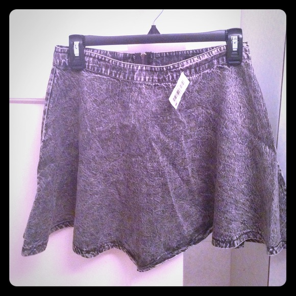 Grey and black acid wash circle skirt